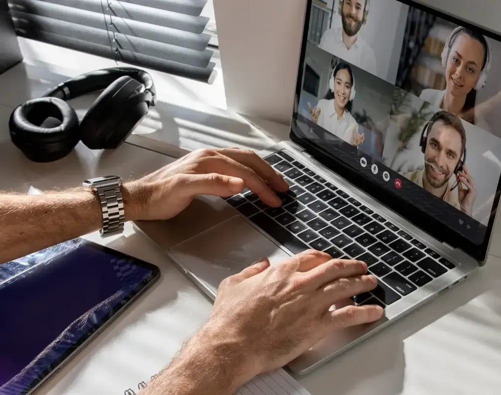 Plataformas de colaboración para equipos remotos.  