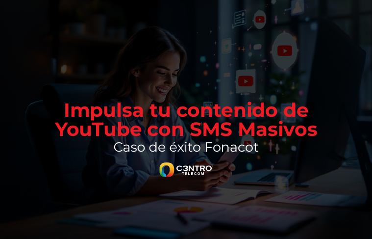 Mujer sentada con celular y laptop con logo de YouTube