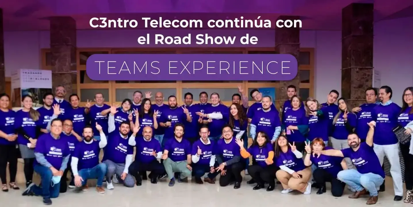 Participantes posando en fotografía de la experiencia Teams de Microsoft C3ntro Telecom 